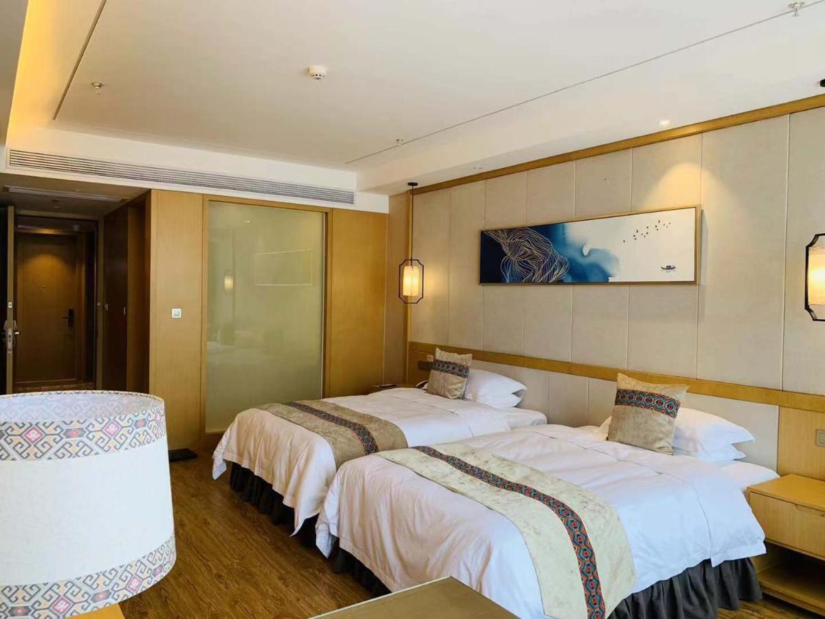 Hotel Ramada Plaza By Wyndham Enshi Exterior foto