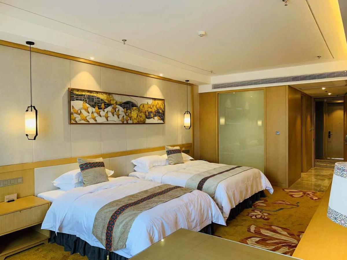 Hotel Ramada Plaza By Wyndham Enshi Exterior foto